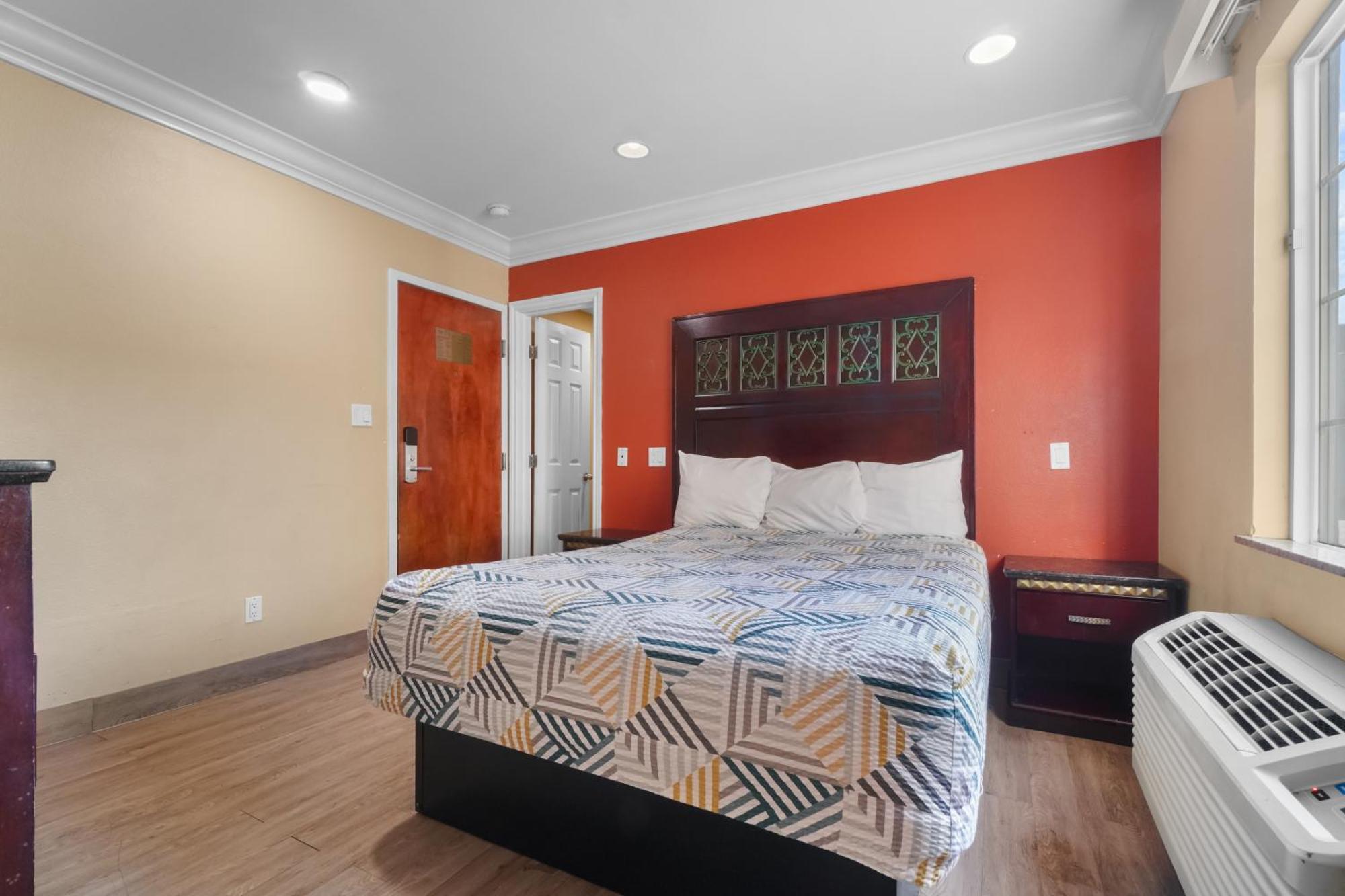 Habitación con cama grande